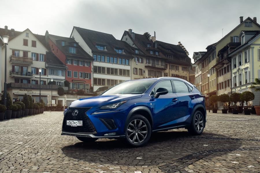  Lexus NX300 F-Sport 2017 года  (WW) (фото 15 из 43)